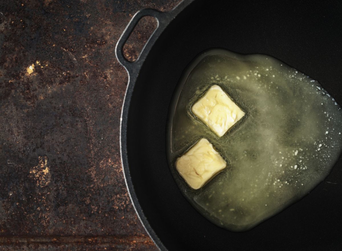 Comment faire revenir du beurre sans le brûler, selon un chef