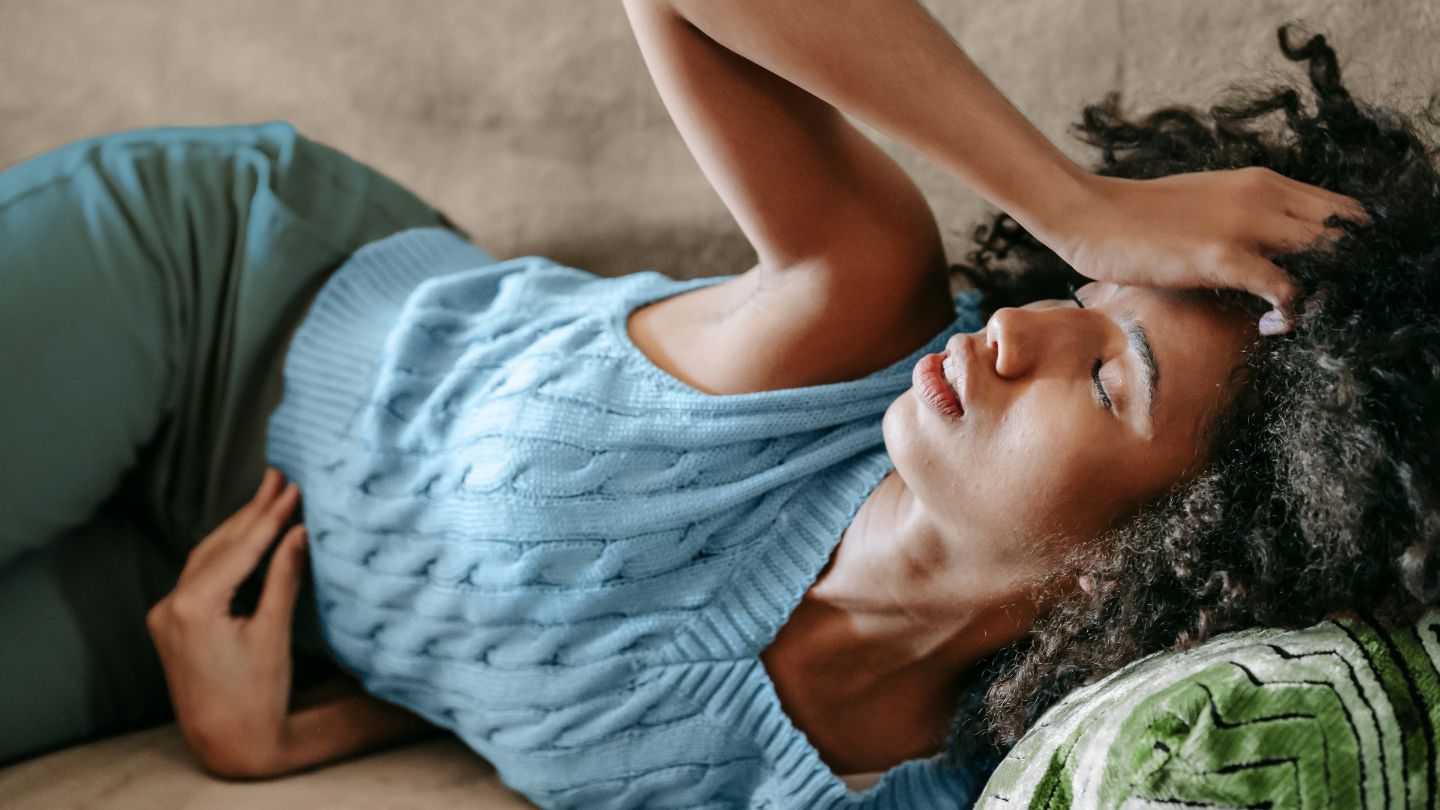 Le syndrome prémenstruel est lié à des bouffées de chaleur et des sueurs nocturnes plus sévères pendant la ménopause