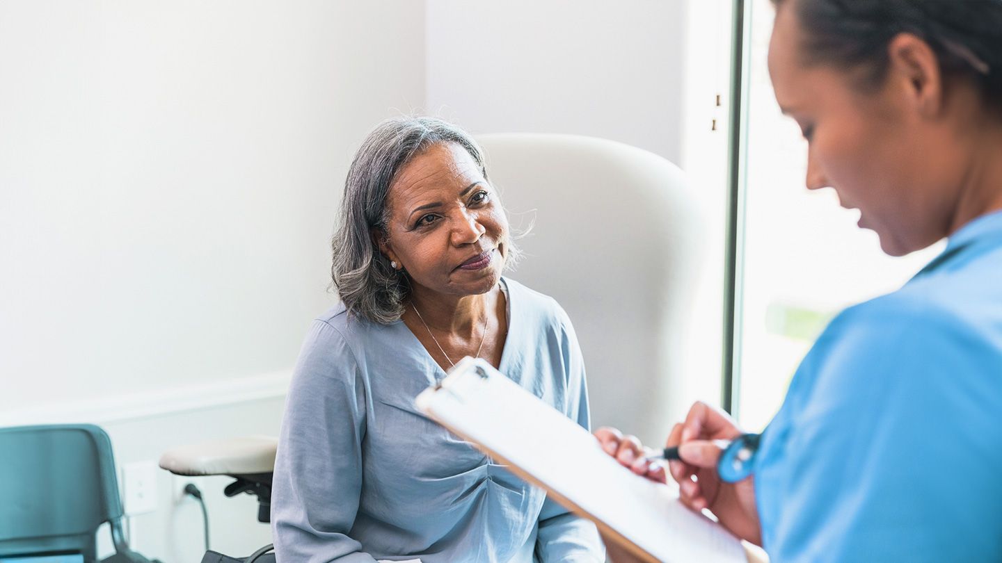 Une nouvelle étude révèle que la radiothérapie pourrait être facultative pour certaines femmes ménopausées atteintes d'un cancer du sein