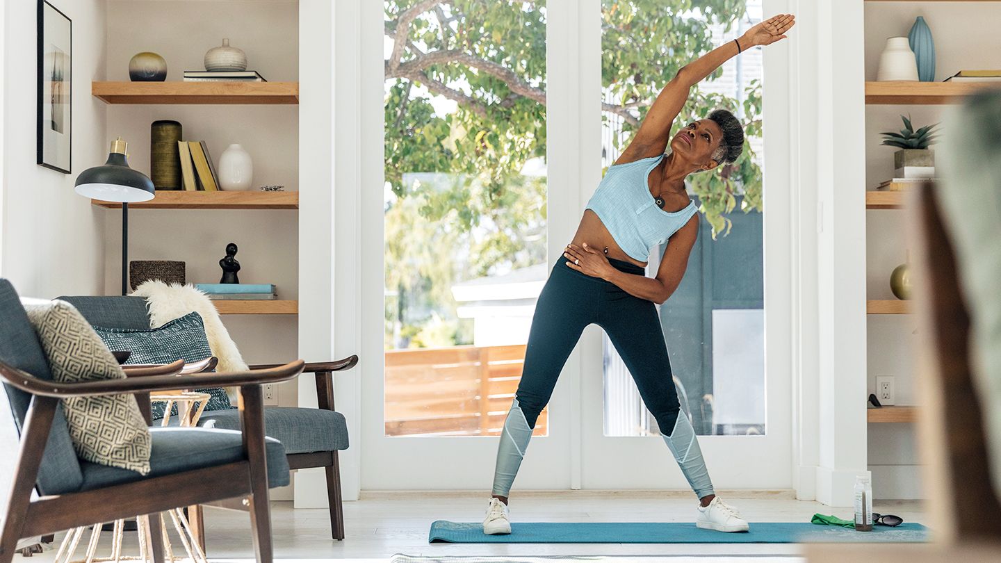 Pratiquer le yoga à la maison pourrait réduire de moitié les douleurs dans le bas du dos