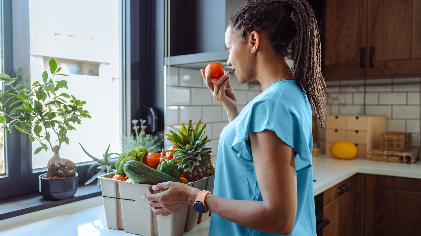 Bien manger à un âge moyen peut vous aider à rester fort pendant la vieillesse